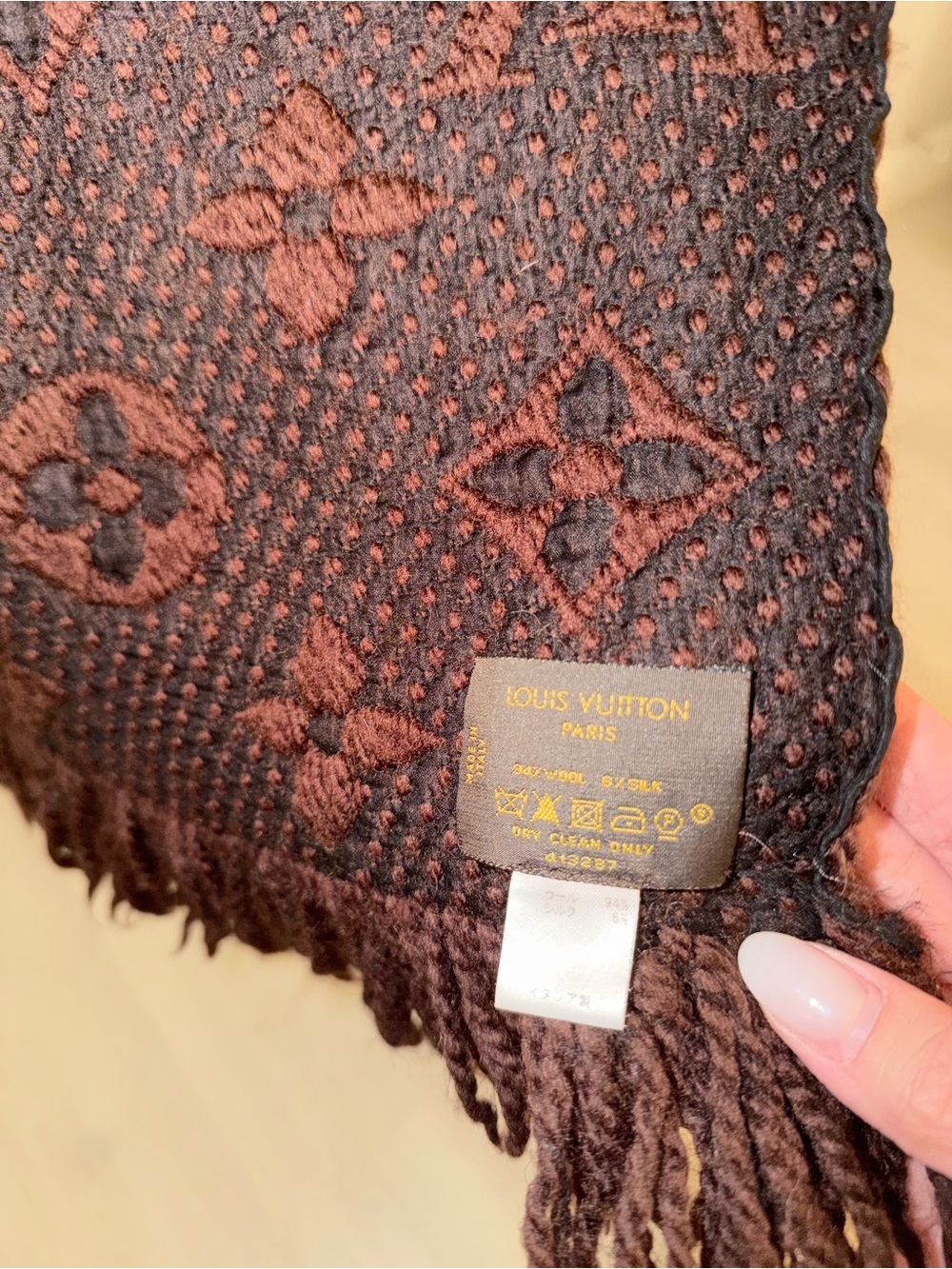 Louis Vuitton Logomania Scarf - Preloved 🤎 - Picture 8 of 9